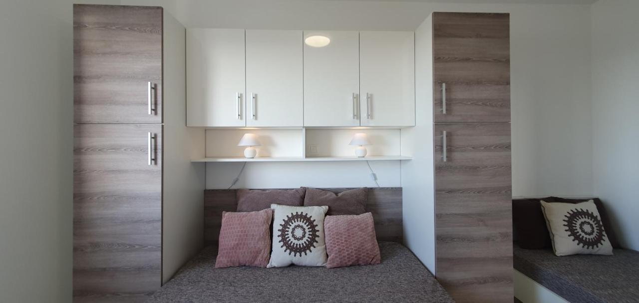 Seahorse Luxury Apartment With Pool And Sea View Novalja Ngoại thất bức ảnh